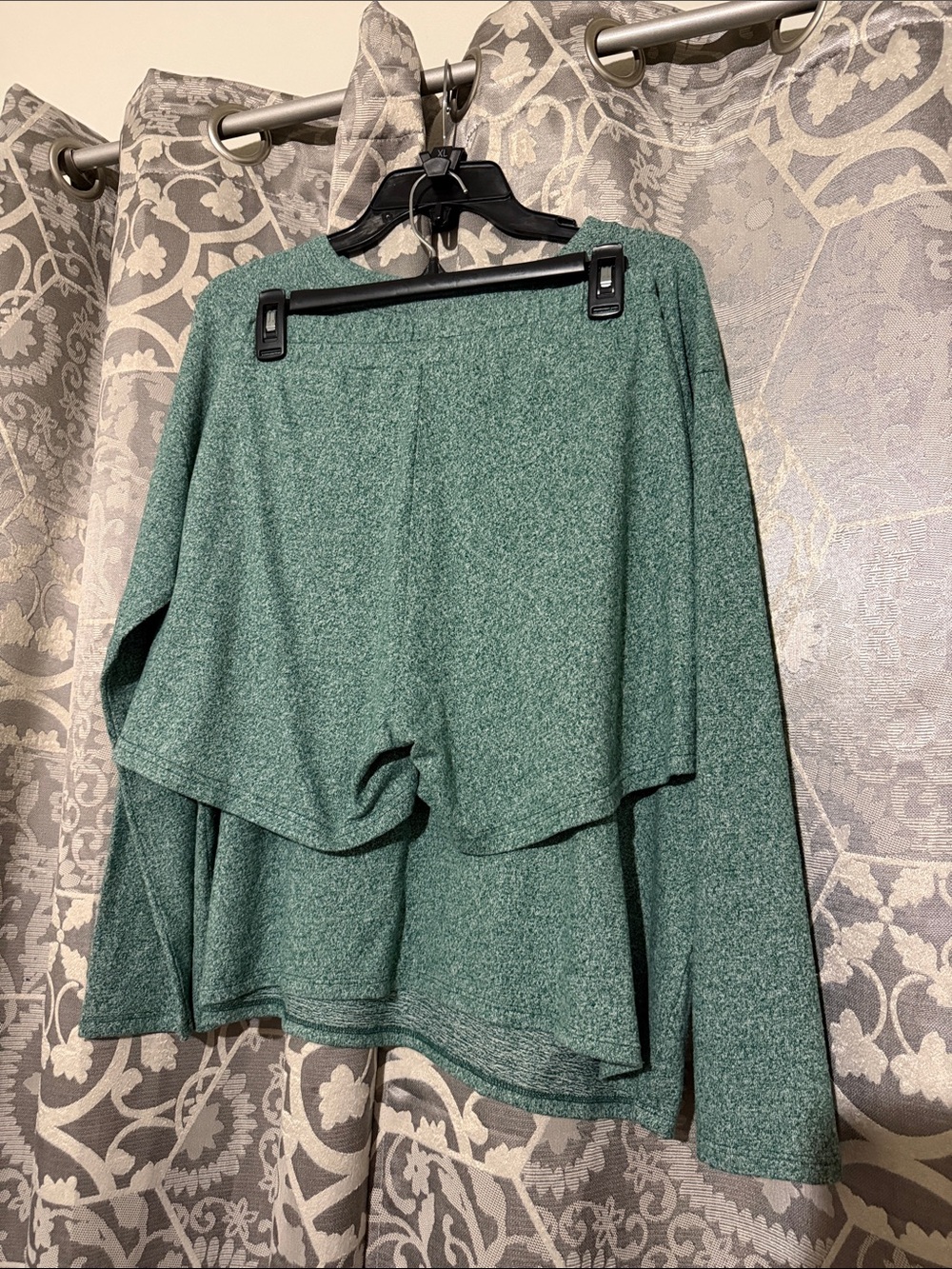 NWOT Women's brushed hachi Long-Sleeve top with shorts- Green